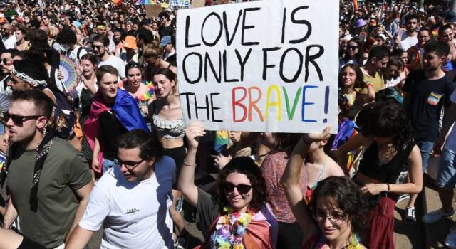 Coppie gay, dopo la decisione del governo nasce &#8216;battaglia politica&#8217;