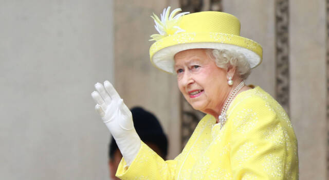 La passione per i motori della Regina Elisabetta: tutte le sue auto