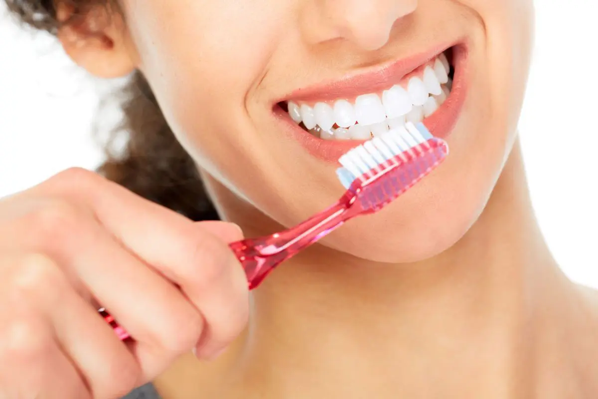 Lavare i denti, spazzolino