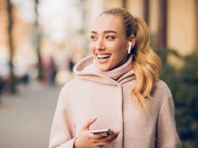 Ragazza con AirPods