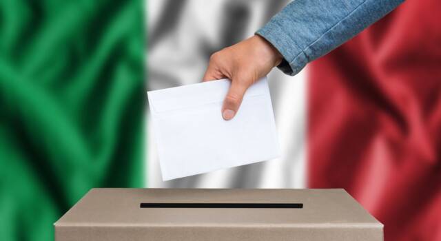 Primarie Pd, oggi iniziano le votazioni Bonaccini-Schlein