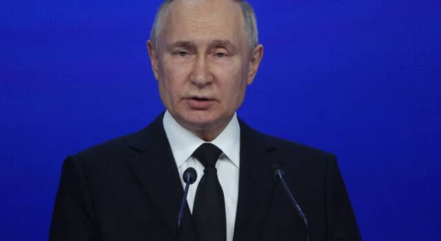 Putin minaccia: abbiamo armi ipersoniche