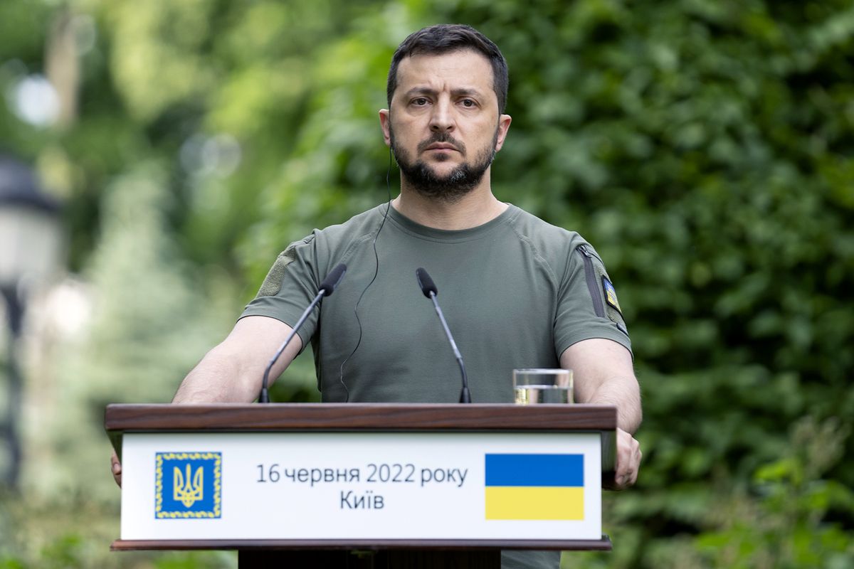 Intrighi e ombre a Kiev: l’attentato al presidente Zelensky