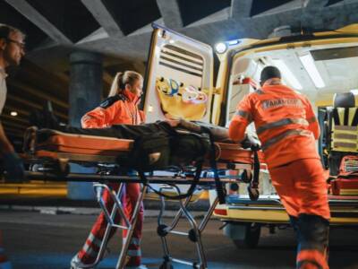 ambulanza medici barella