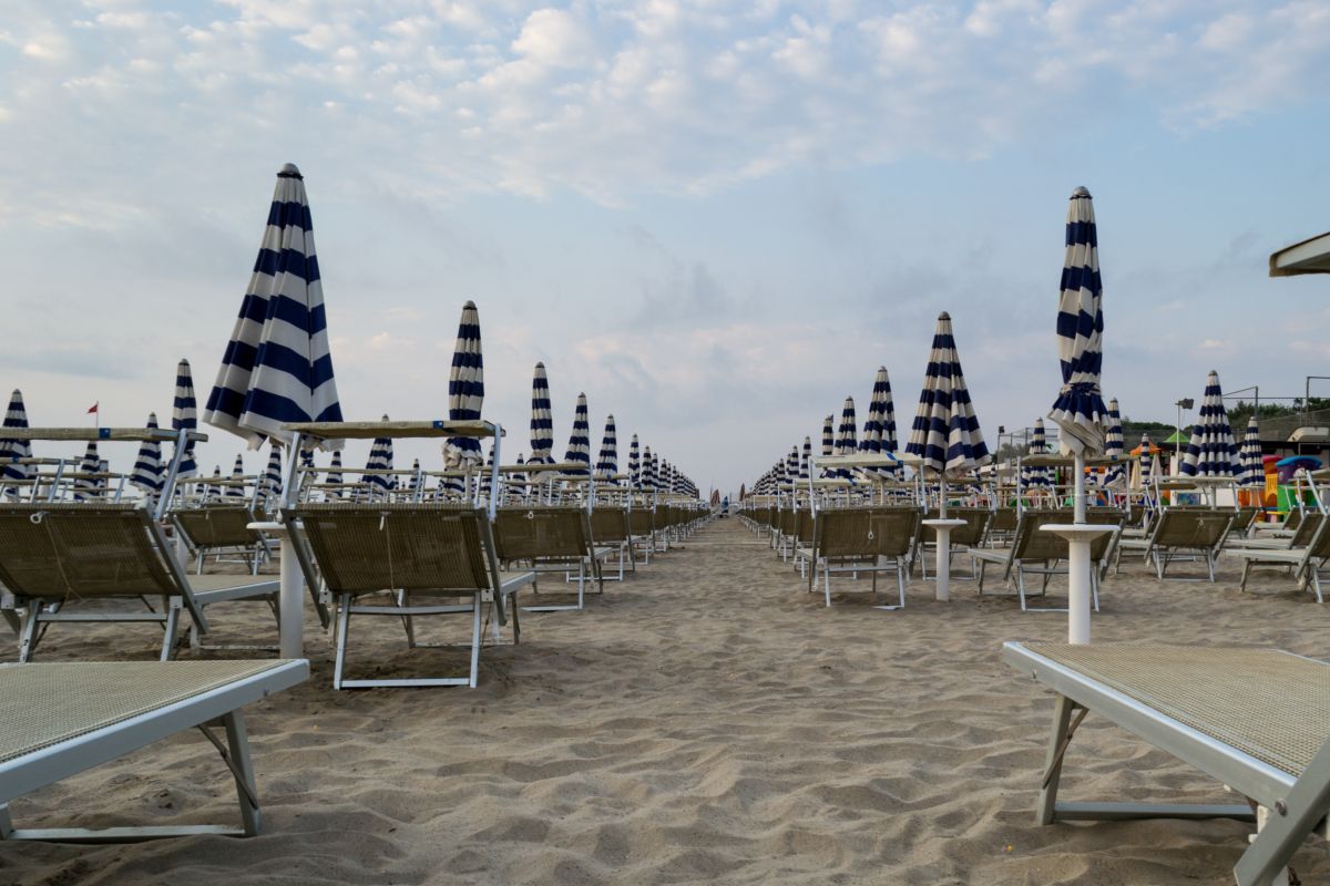 balneari italia, spiaggia, sdraio, ombrelloni