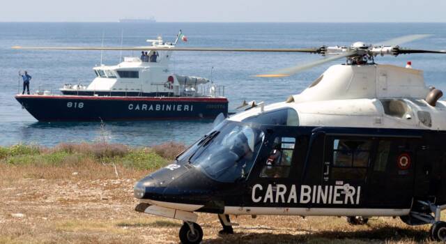 Uomo e bambino scomparsi in mare: mistero a Polignano