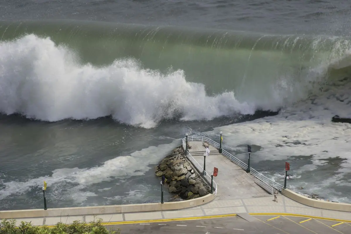 onde alte, maremoto, strada