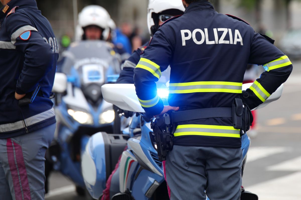 Orrore a Roma, 17enne uccisa e abbandonata in un carrello della spesa