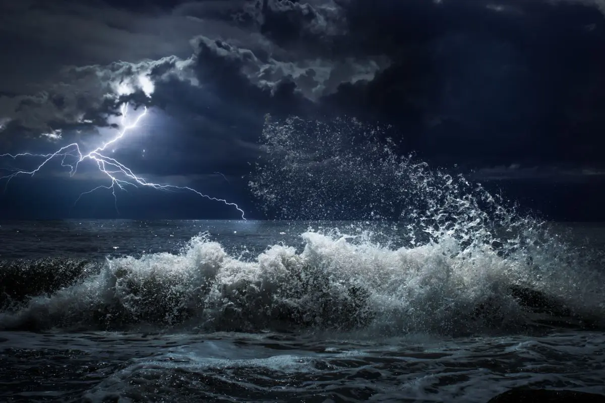 tempesta nell'oceano