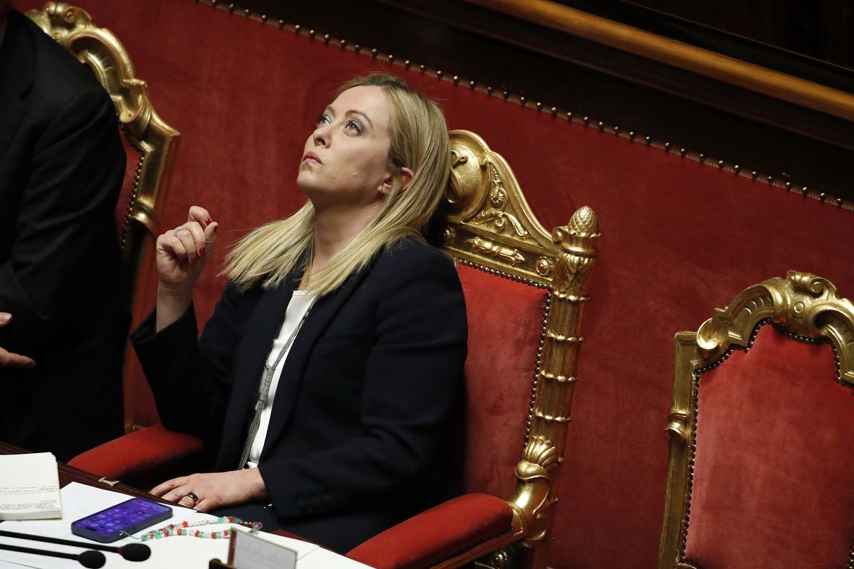 Botta e risposta tra Giorgia Meloni e M5S infiamma il Senato: il video