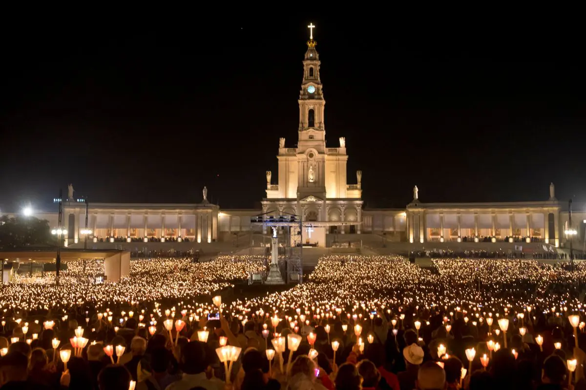processione dei ceri al santuario della madonna di fatima