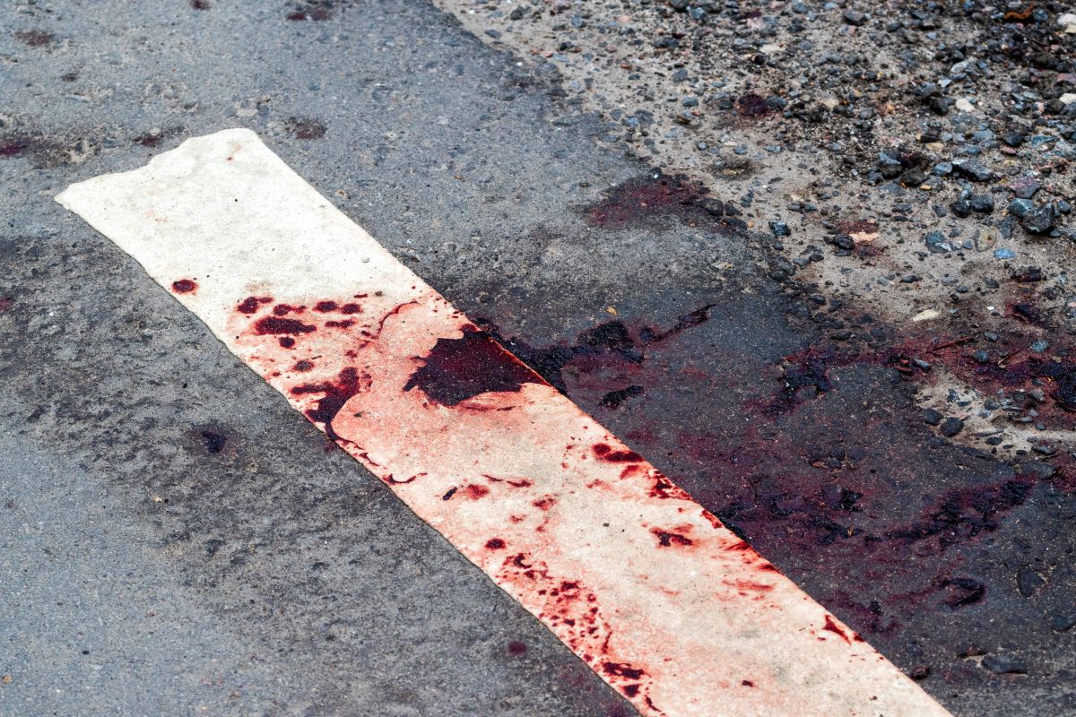 asfalto macchiato di sangue