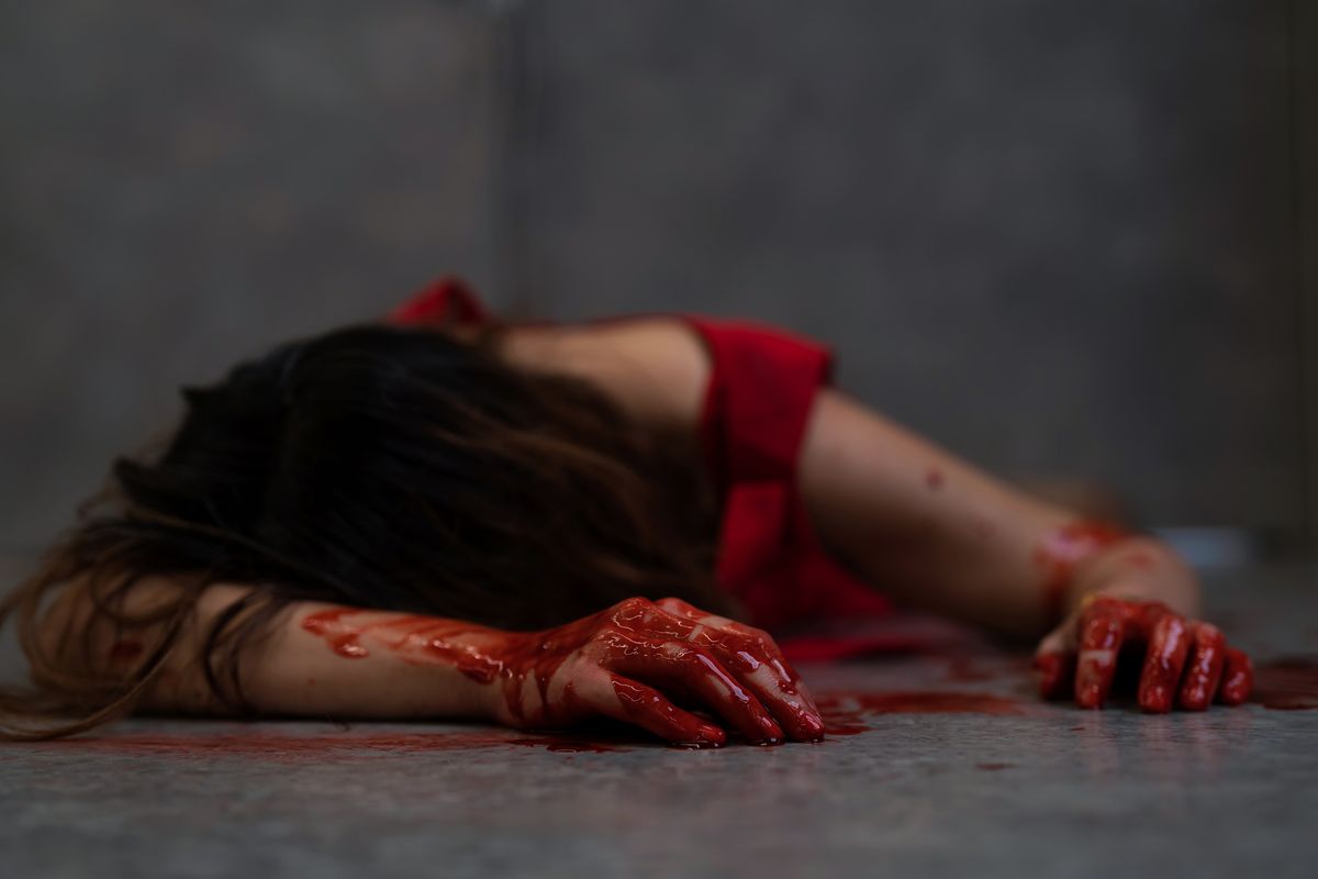 donna sangue violenza aggressione