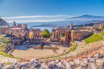 sole, antico teatro greco a taormina in sicilia