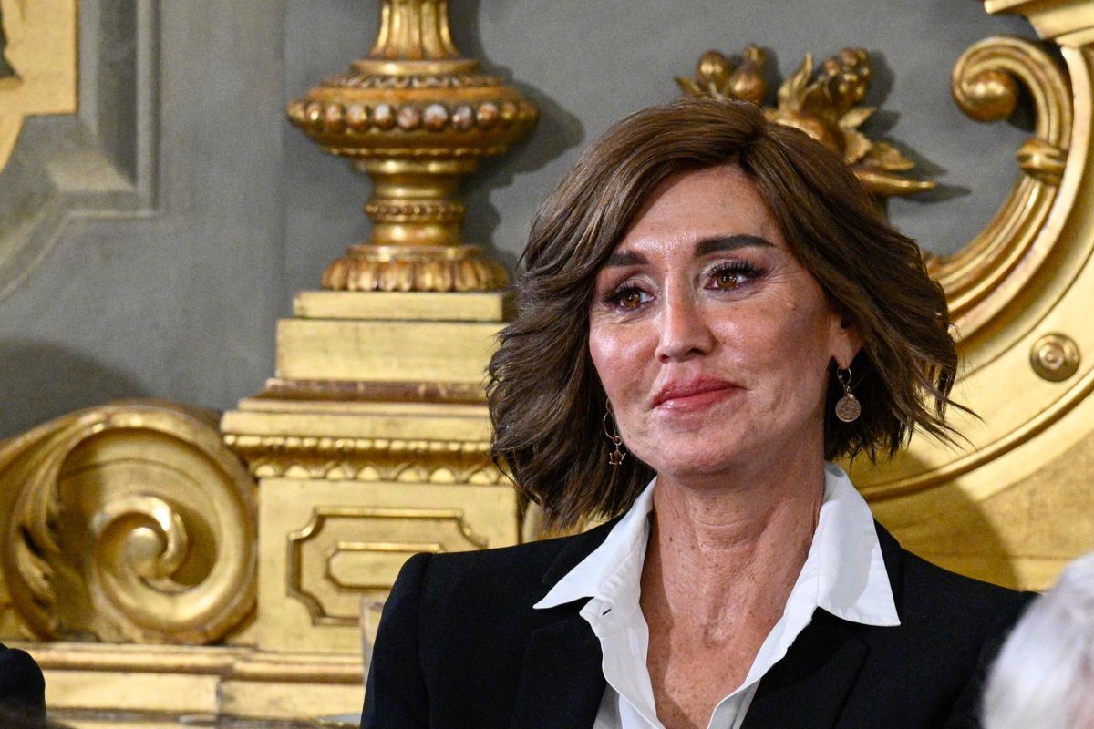 La ministra Bernini dialoga con i rettori: “L’unico limite è la violenza”