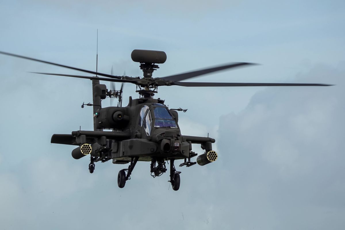 elicottero esercito apache