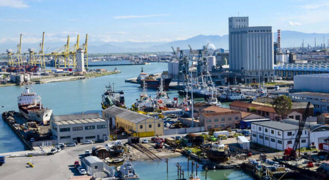 Giallo al porto di Livorno: ritrovato cadavere in mare