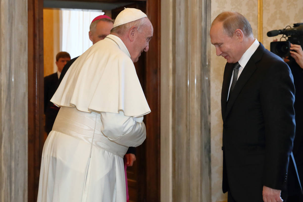 Guerra in Ucraina, Putin apre alla proposta di pace del Papa: ecco cosa prevede