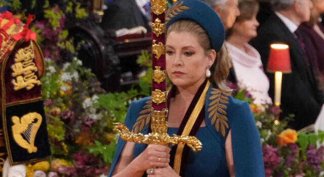 Incoronazione Re Carlo, chi è la donna che ha portato la spada?