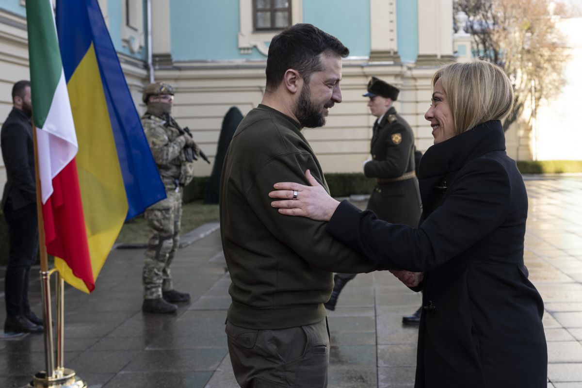 Italia rinnova sostegno all’Ucraina: via libera alla proroga di aiuti militari