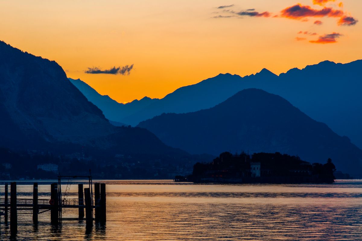 Tragedia sul Lago Maggiore: si ribalta una barca, quattro morti