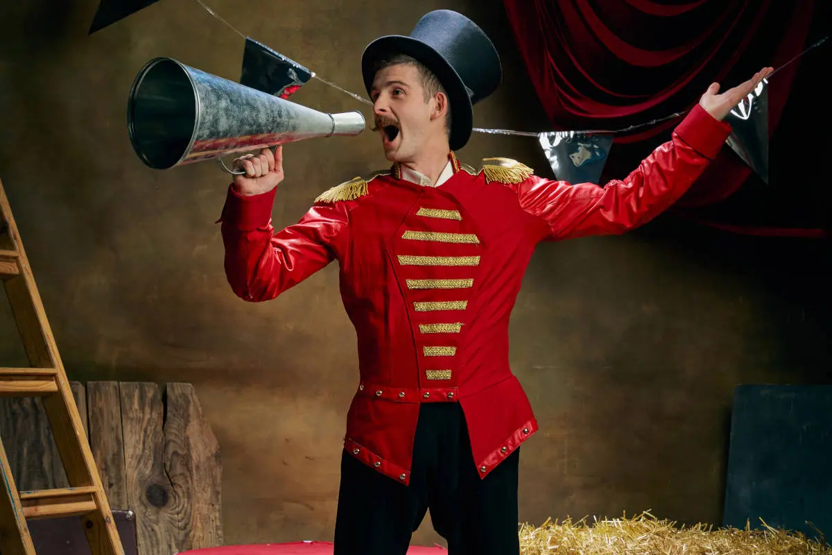 showman, presentatore spettacolo circo