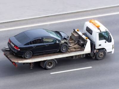 carro attrezzi trasporta auto