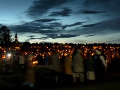 Luci, fiaccolata corteo