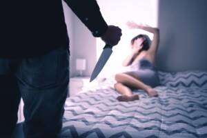 omicidio assassino coltello pugnale