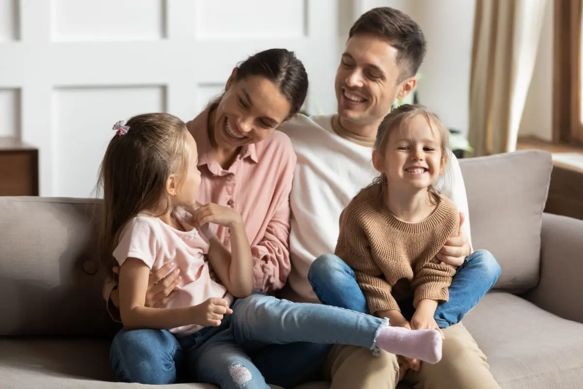famiglia genitori bimbe