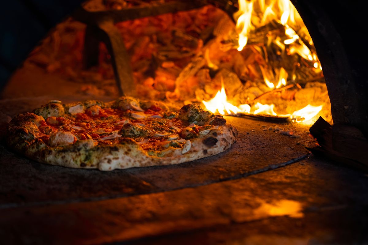 Pizzerie con forno a legna a rischio: “Inquinano troppo”