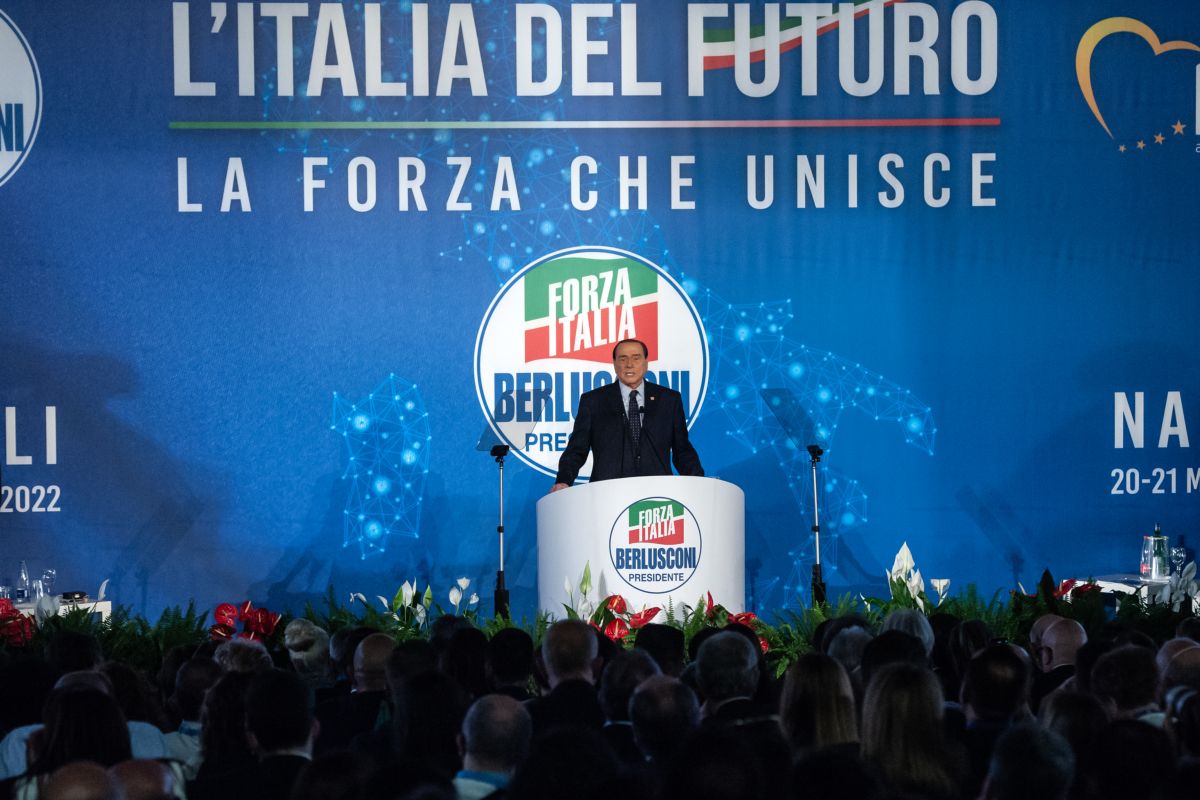 Forza Italia comizio Silvio Berlusconi