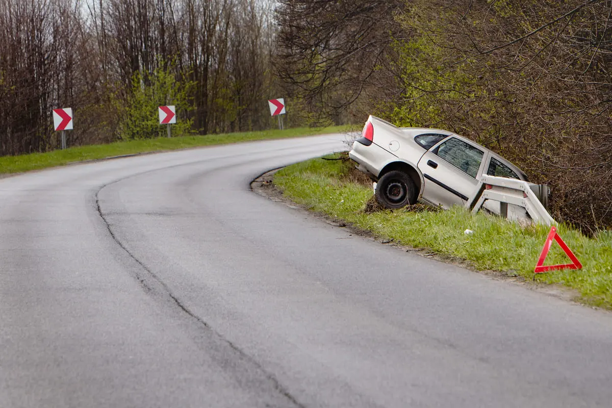 incidente auto scarpata