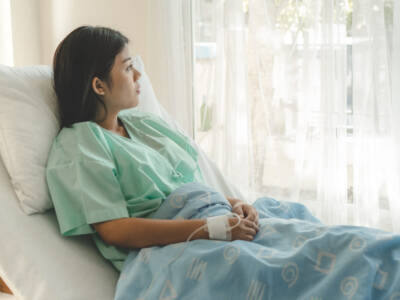 paziente donna in ospedale per aborto