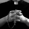 Ex parroco lascia il sacerdozio e si sposa: “L’amore trionfa sempre”