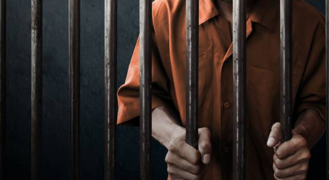 Netturbino stupratore, l&#8217;ira dei detenuti in carcere: lo hanno pestato