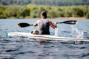 atleta in canoa