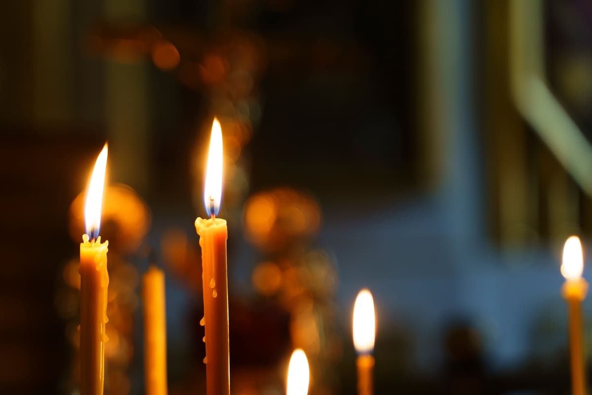 candele ceri lutto chiesa