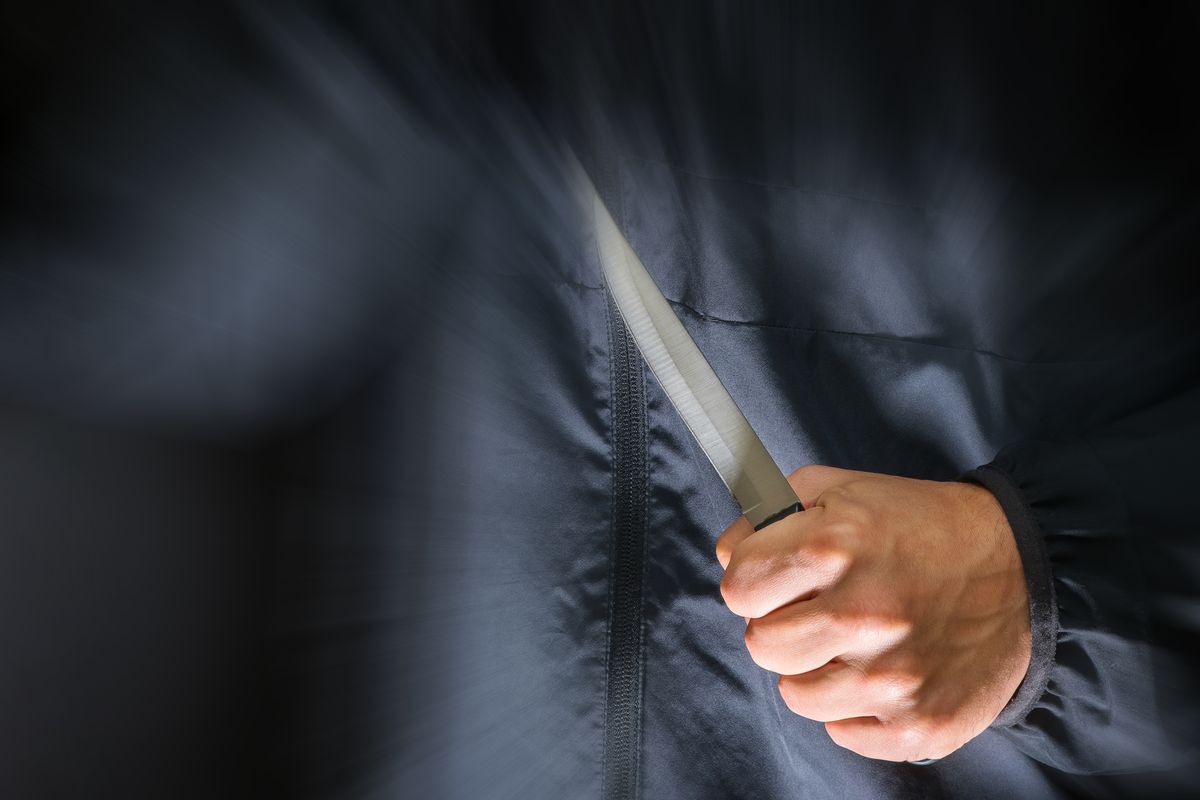 Terrore in metro: ricercato per terrorismo minaccia tutti col coltello