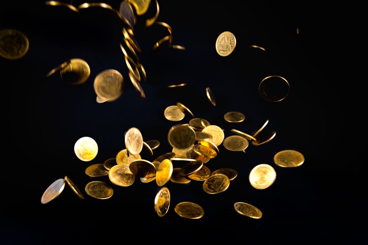 monete gettoni oro cadono