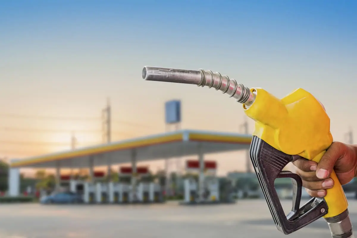 pompa benzinaio carburante