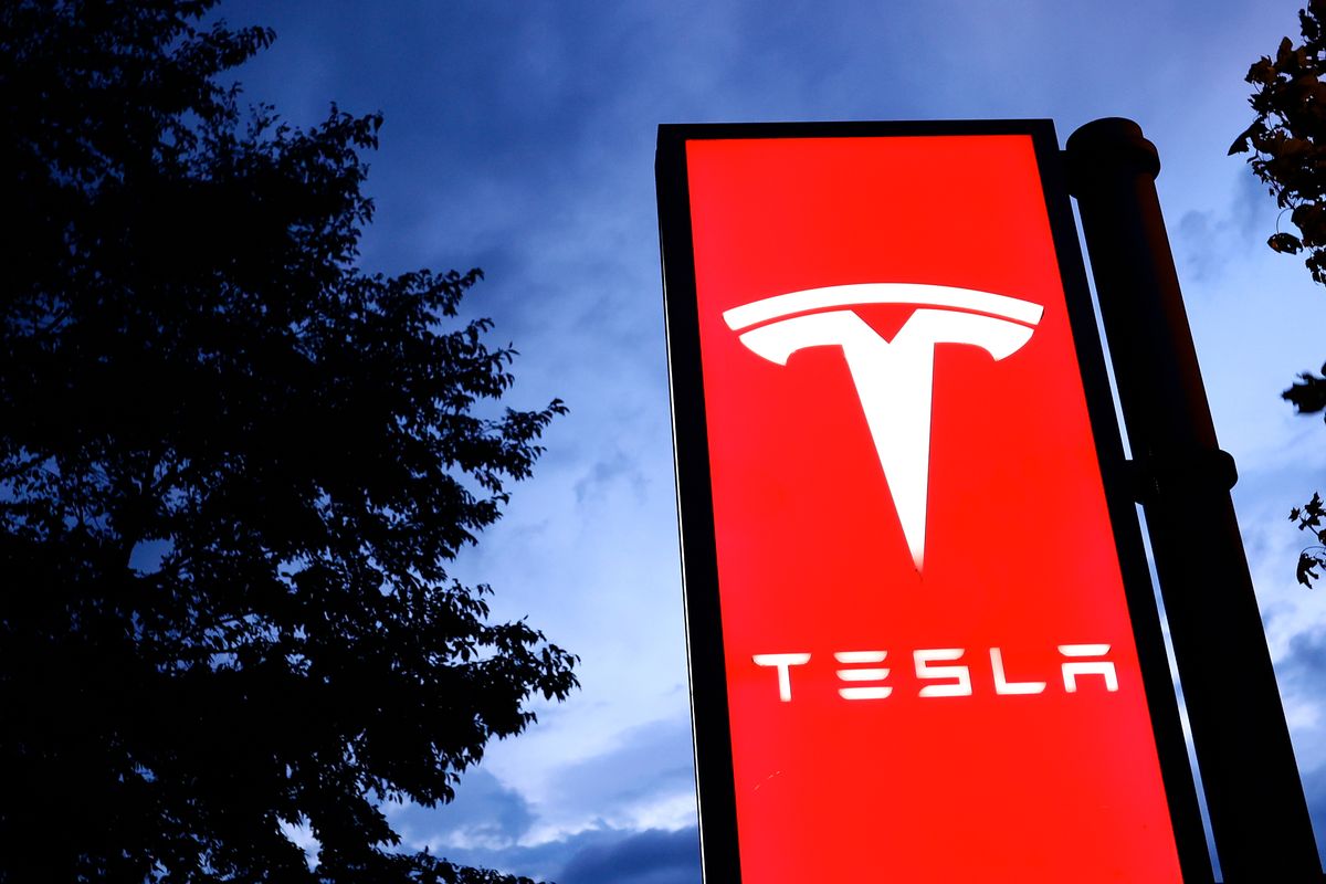 Tesla richiama 2 milioni di veicoli: un passo verso la sicurezza nell’autopilot
