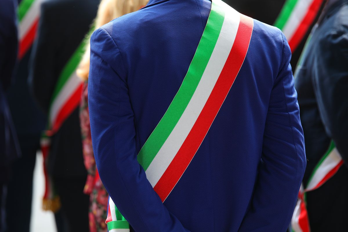 Sindaco con fascia tricolore