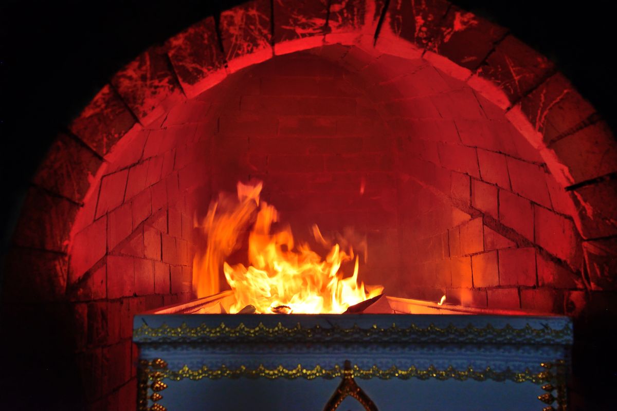 Le cremazioni in Italia sono troppe: scatta l’allarme per l’ambiente