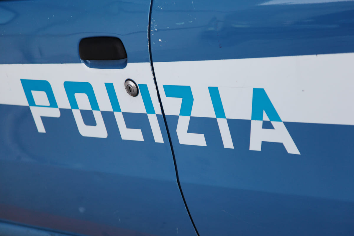 Orrore, trans colpita a manganellate dalla Polizia: la decisione del giudice