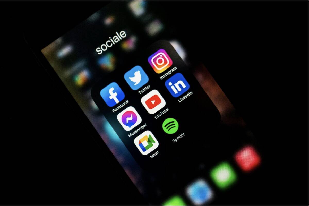 Perché tutti stanno scrivendo “Goodbye” su Instagram e Facebook?