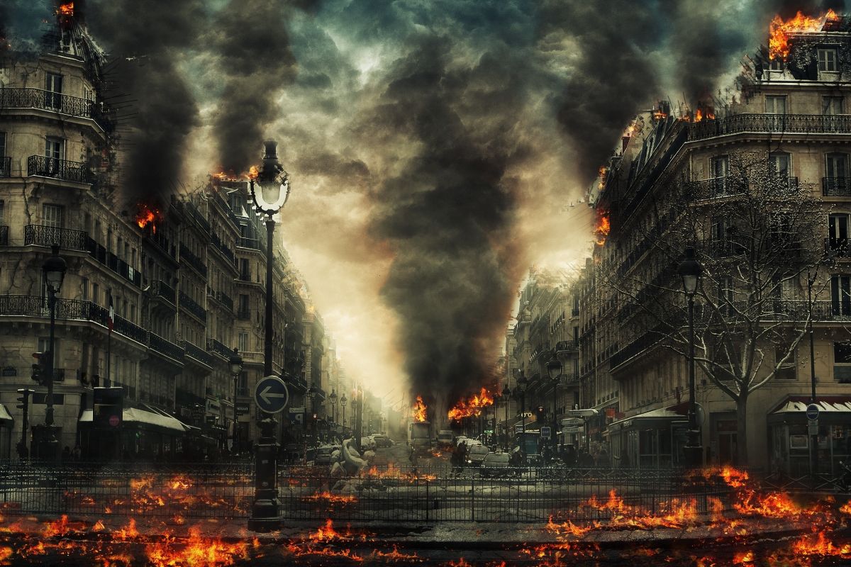 Palazzi a fuoco durante la guerra