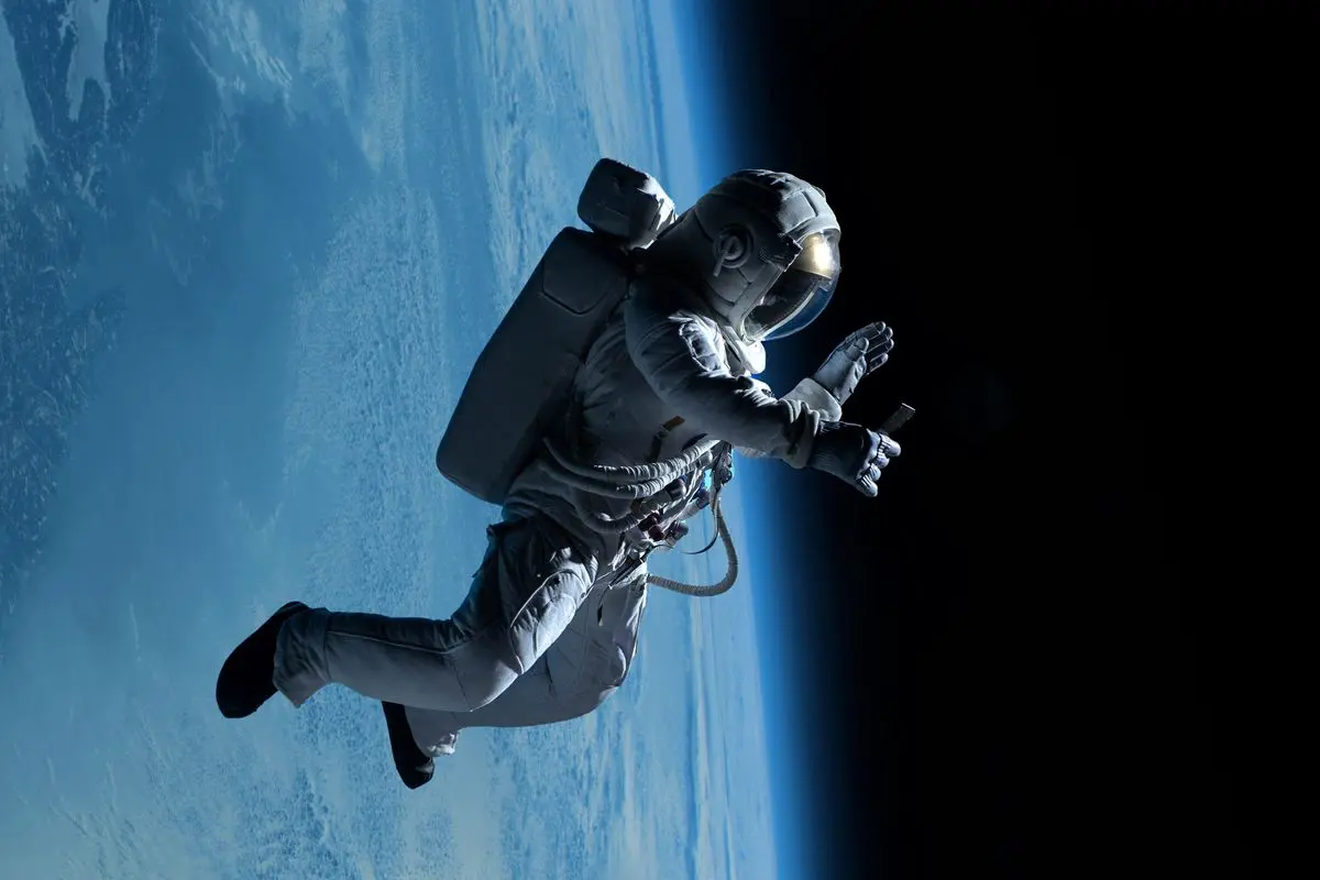 Un astronauta nello spazio