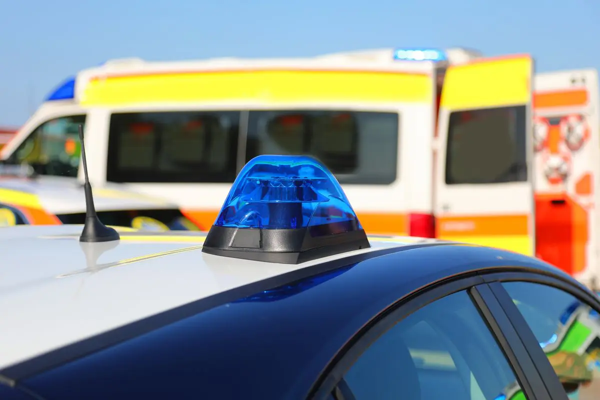 Ambulanza e una sirena della polizia