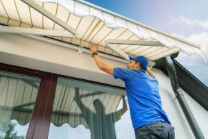 Installazione di una tenda da sole